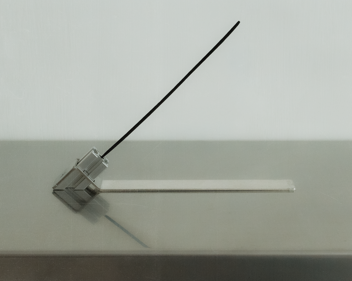 AL-RESEARCH Incense Holder "Radicand"